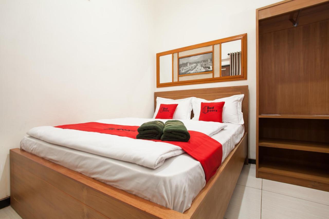 Reddoorz Syariah Near Singha Merjosari Park Malang Bagian luar foto