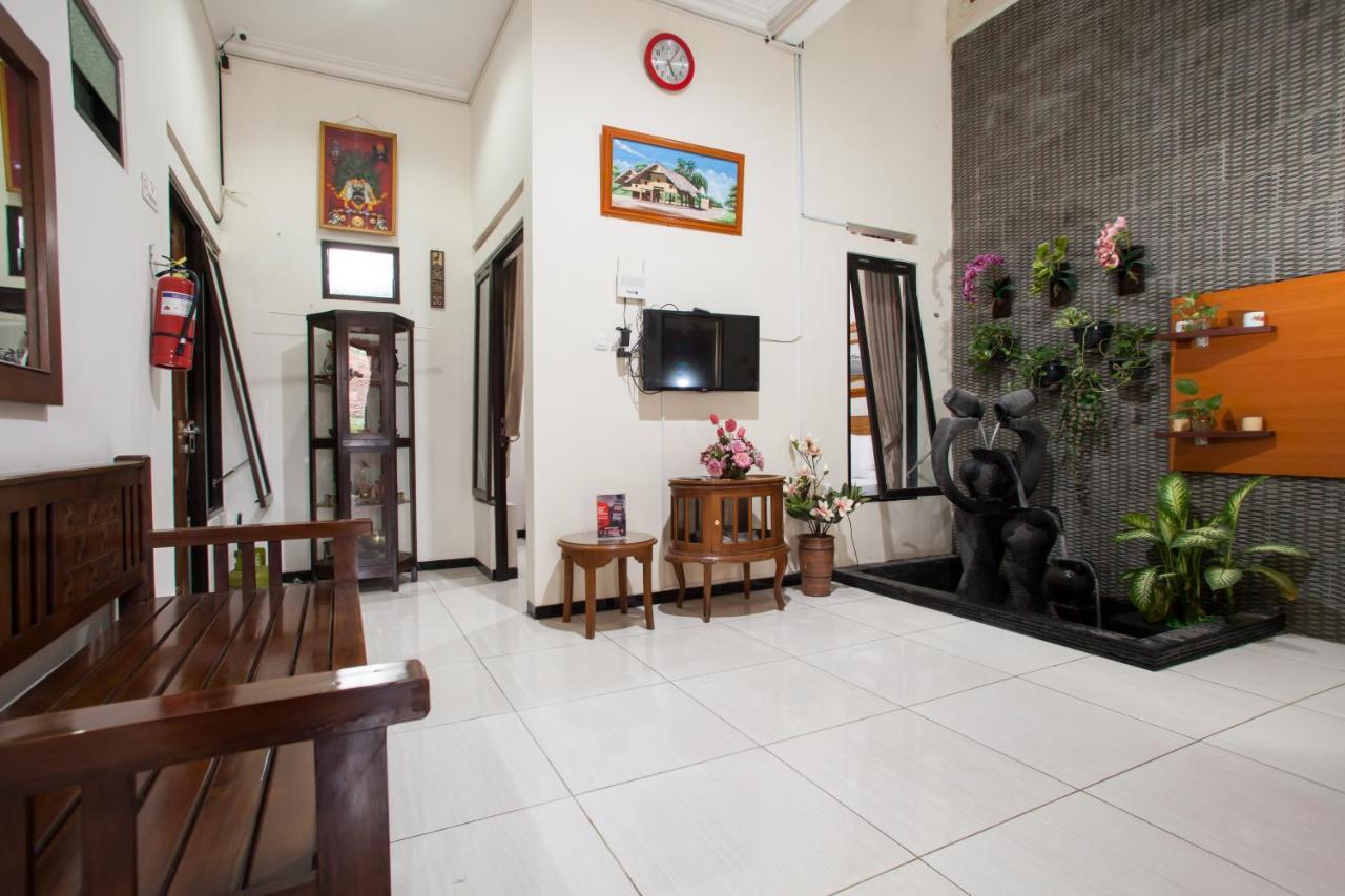Reddoorz Syariah Near Singha Merjosari Park Malang Bagian luar foto