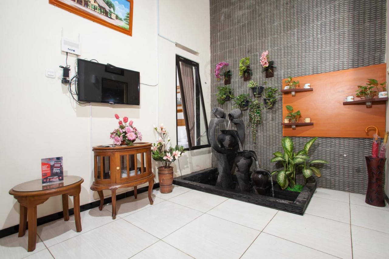 Reddoorz Syariah Near Singha Merjosari Park Malang Bagian luar foto