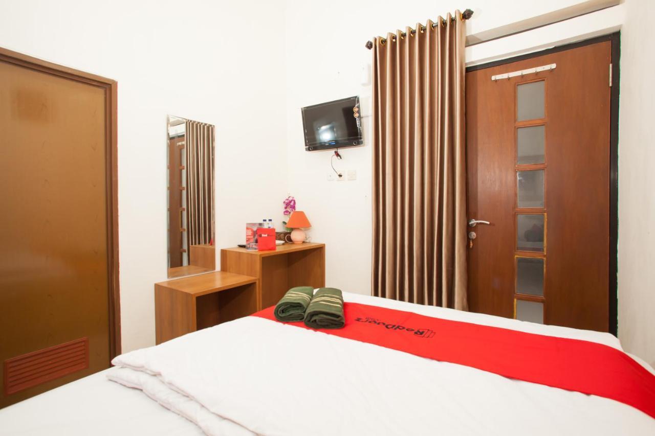 Reddoorz Syariah Near Singha Merjosari Park Malang Bagian luar foto