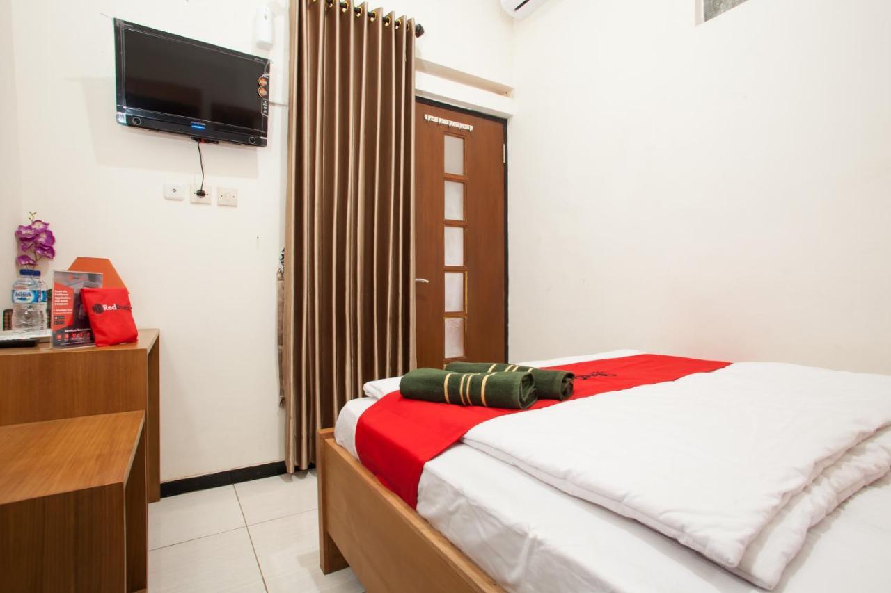 Reddoorz Syariah Near Singha Merjosari Park Malang Bagian luar foto