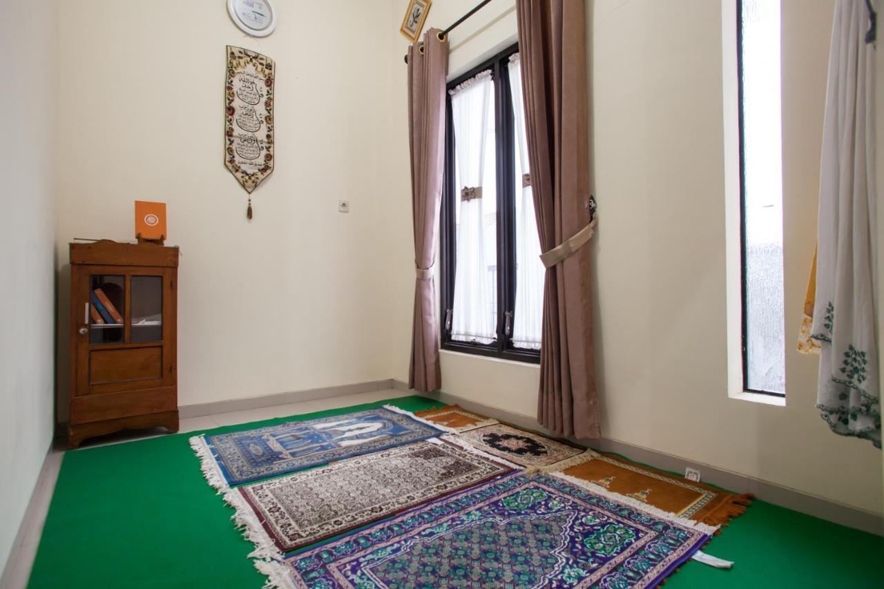 Reddoorz Syariah Near Singha Merjosari Park Malang Bagian luar foto